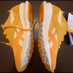 REEBOK classic nylon (yellow) size 6.5 women’s